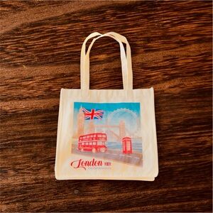 London Themed Cream Tote London Travel Souvenir Gifts Canvas Tote/ Size 16x16x06